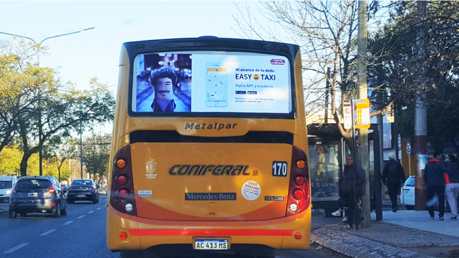 Easy+taxi+bus+ayi+publicidad