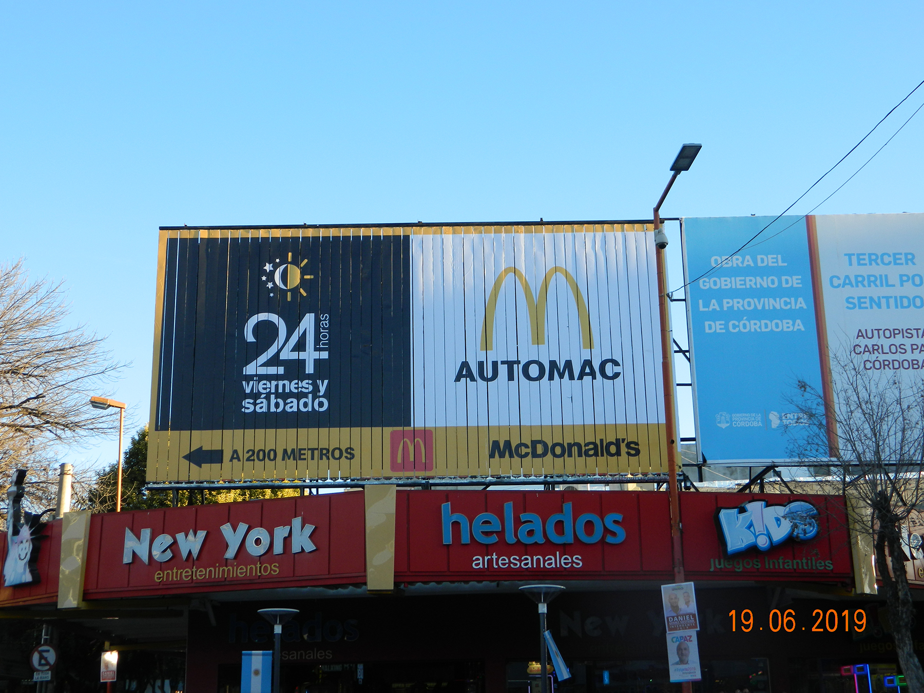 mcdonalds-cordoba-carlos-paz-triedro-ayi-ooh-publicidad-2.jpg