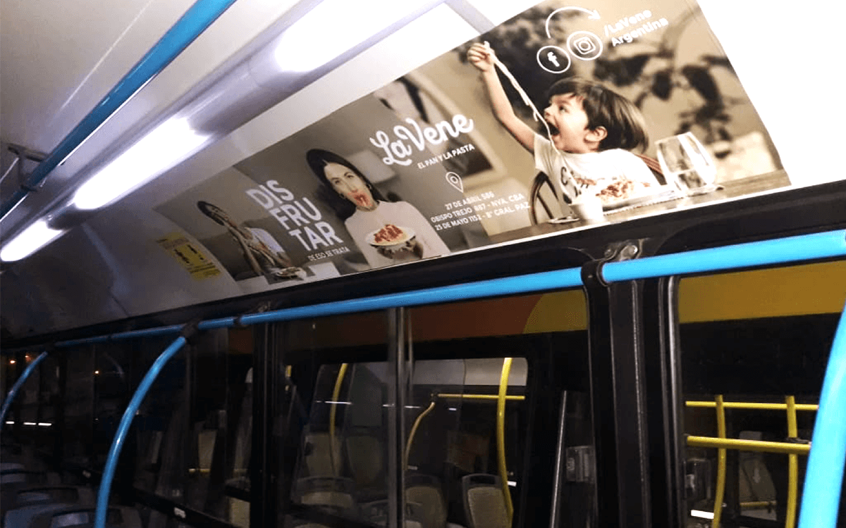 banner-bus-campaña-ayi-publicidad